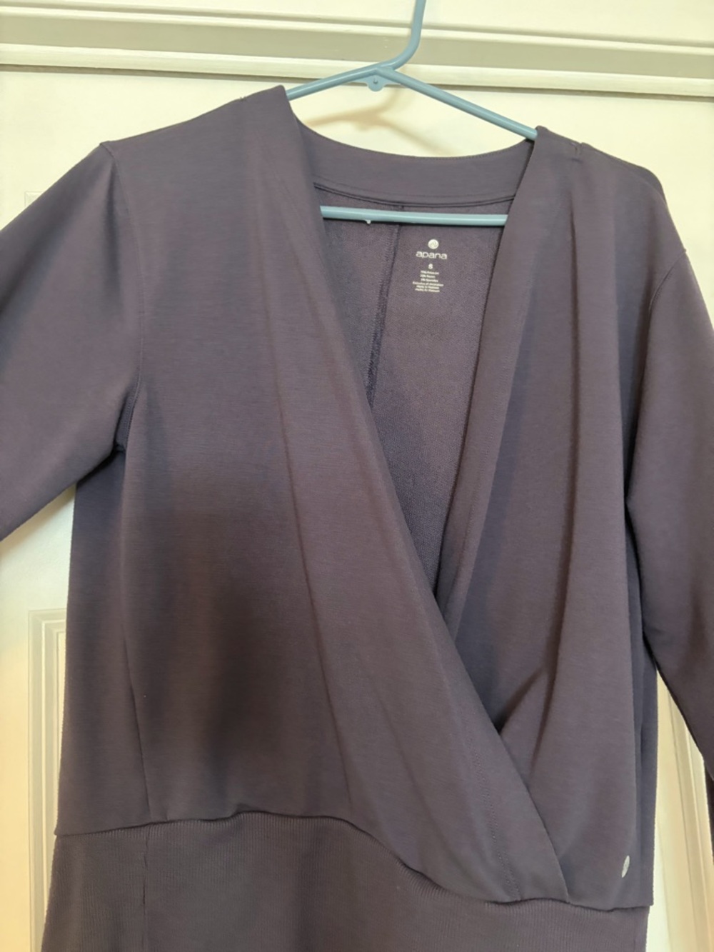 Apana V-Neck Active Top in Deep Brown